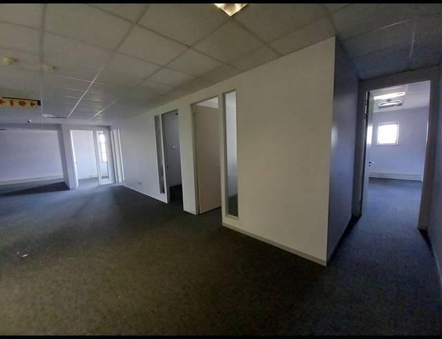 780M² OFFICE TO LET IN BRYANSTON